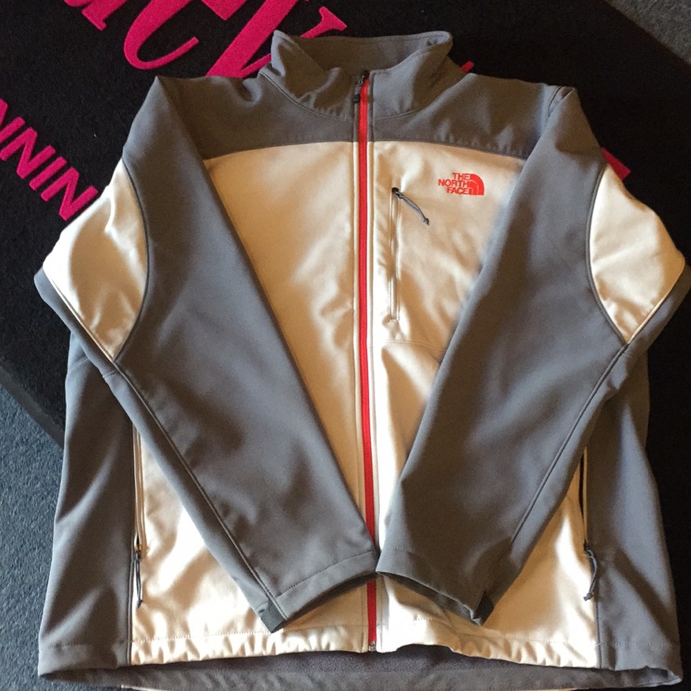 LiKE NEW!! NORTH FACE jACKET!!